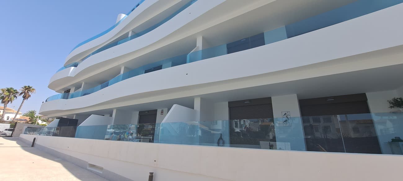 Tussenverdieping Appartement met 2 slaapkamers in Playa Flamenca - 1
