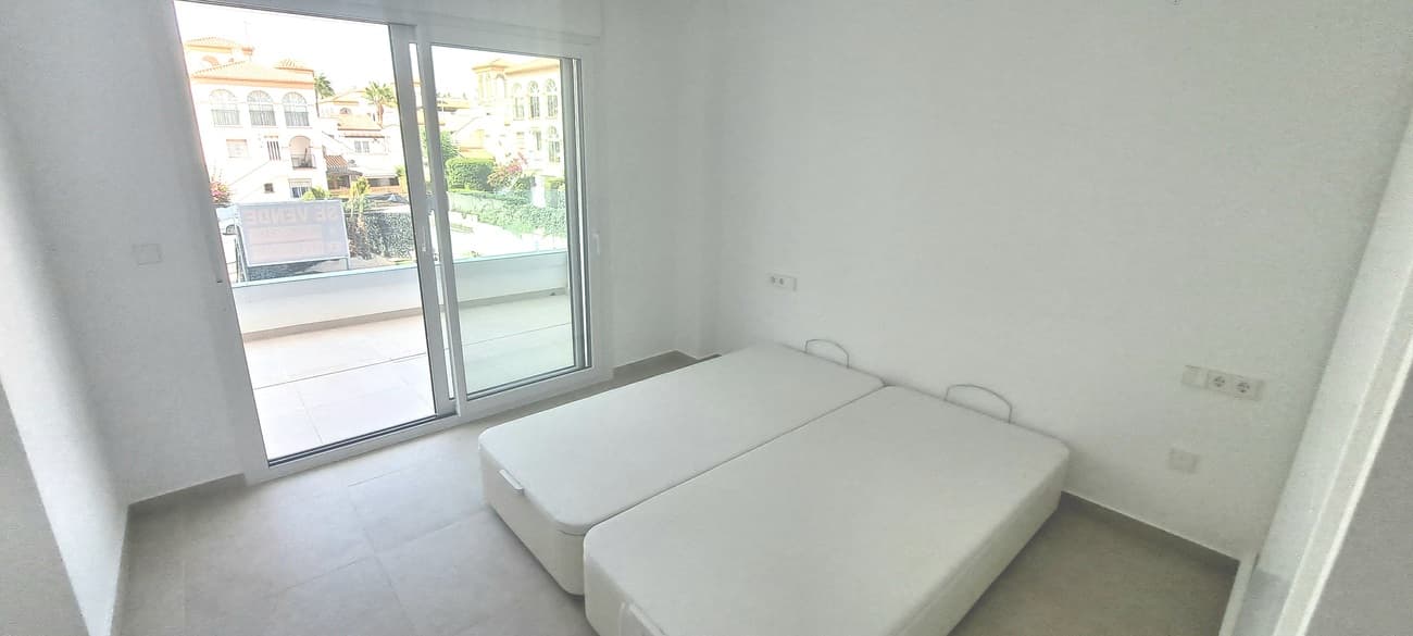 Tussenverdieping Appartement met 2 slaapkamers in Playa Flamenca - 14