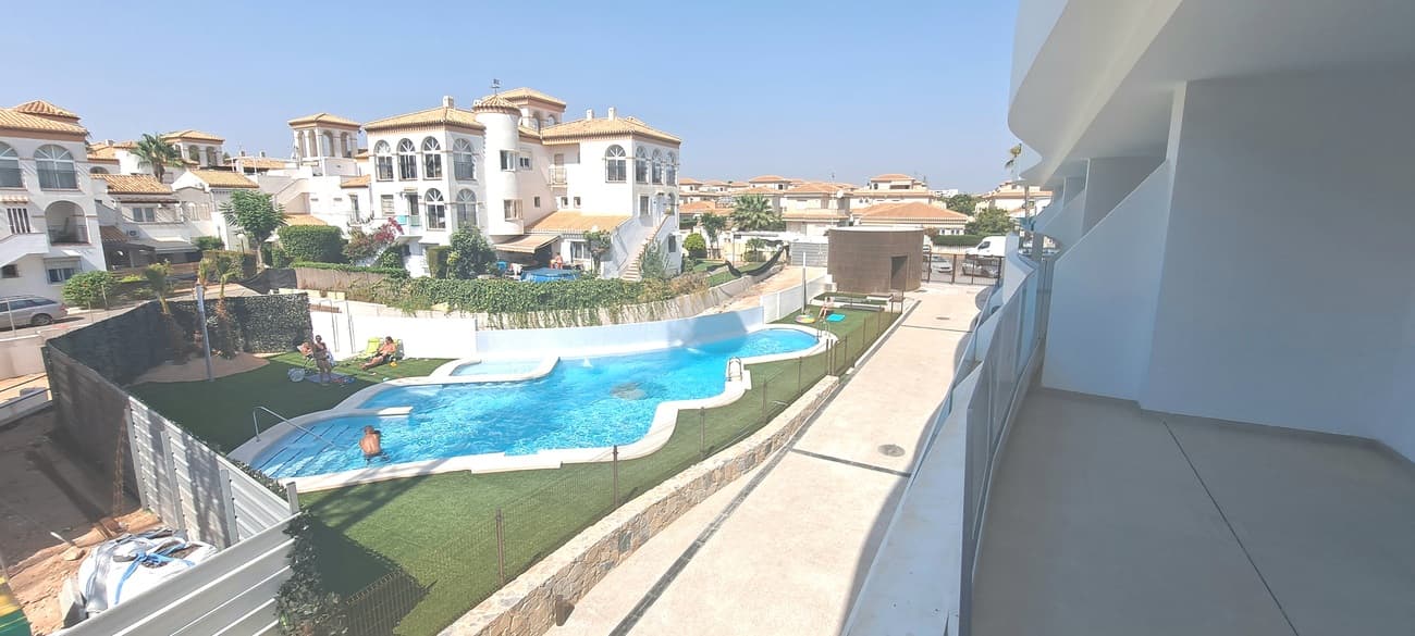 Tussenverdieping Appartement met 2 slaapkamers in Playa Flamenca - 2