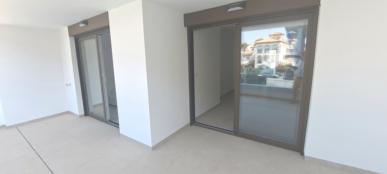 Tussenverdieping Appartement met 2 slaapkamers in Playa Flamenca - 3