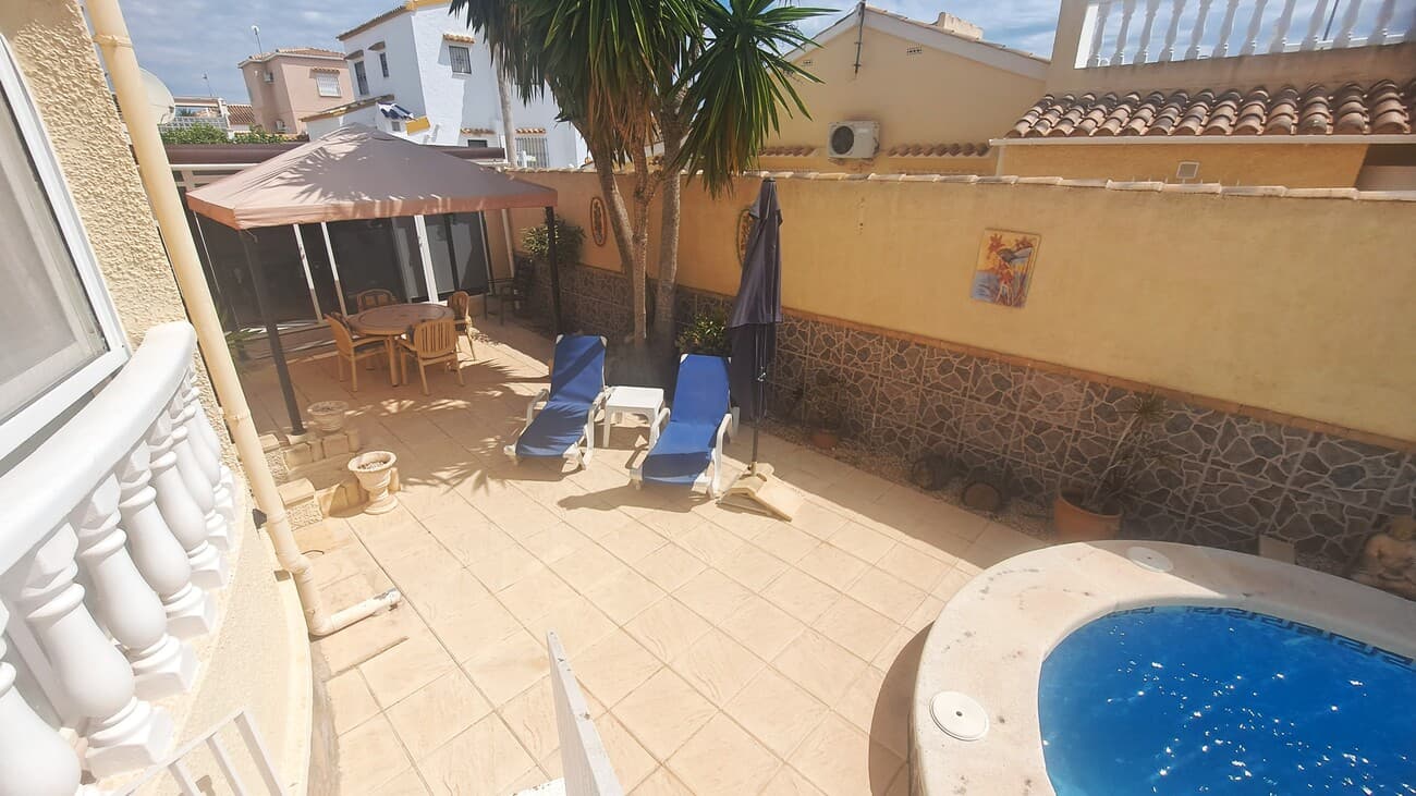 Vrijstaande Villa met 3 slaapkamers in Villamartin - 31