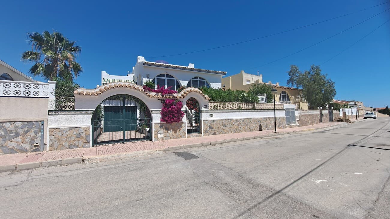 Vrijstaande Villa met 3 slaapkamers in San Miguel de Salinas - 4