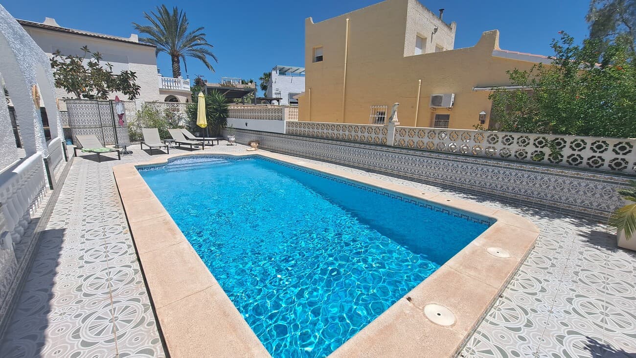 Vrijstaande Villa met 3 slaapkamers in San Miguel de Salinas - 6