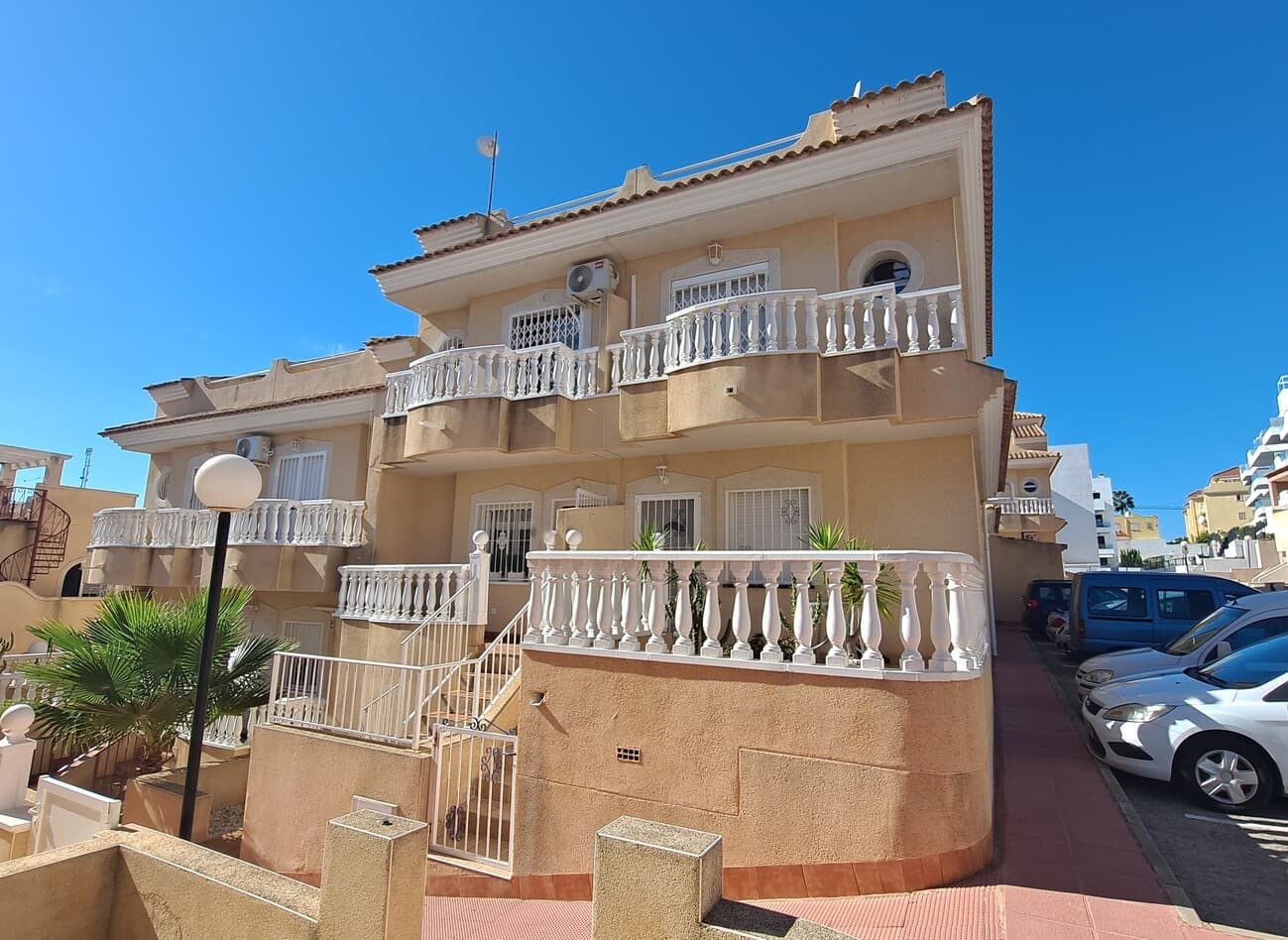 Adosada de 2 dormitorios en Villamartin - 1