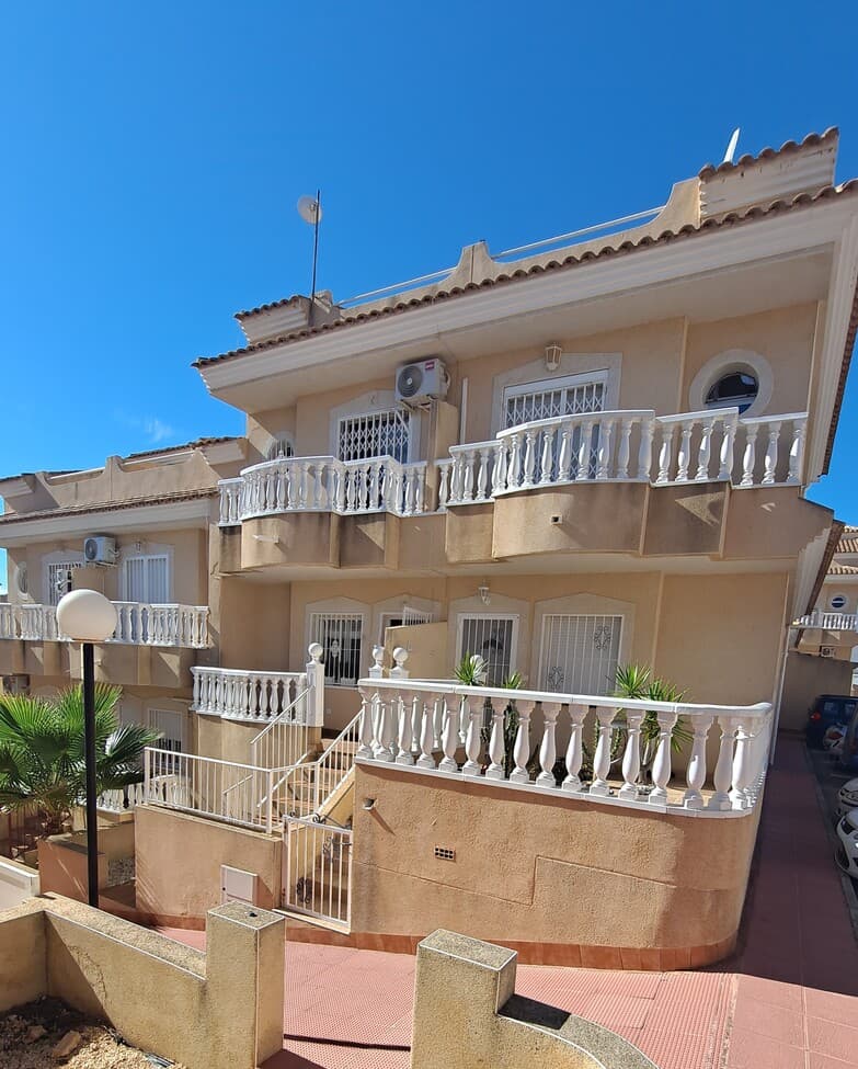 Adosada de 2 dormitorios en Villamartin - 30