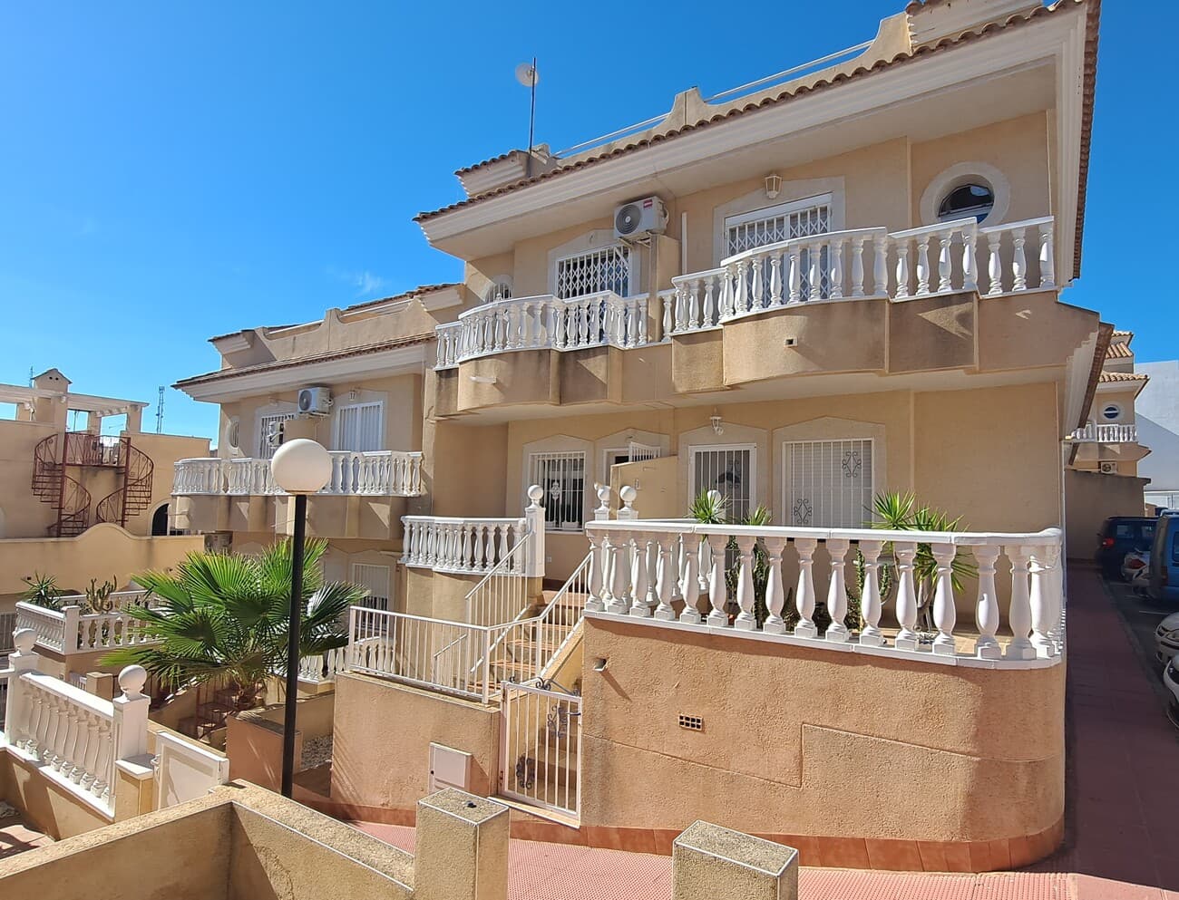 Adosada de 2 dormitorios en Villamartin - 2