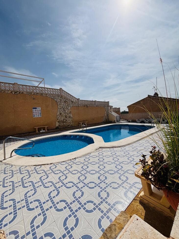 Apartamento Planta Media de 2 dormitorios en Orihuela Costa - 24