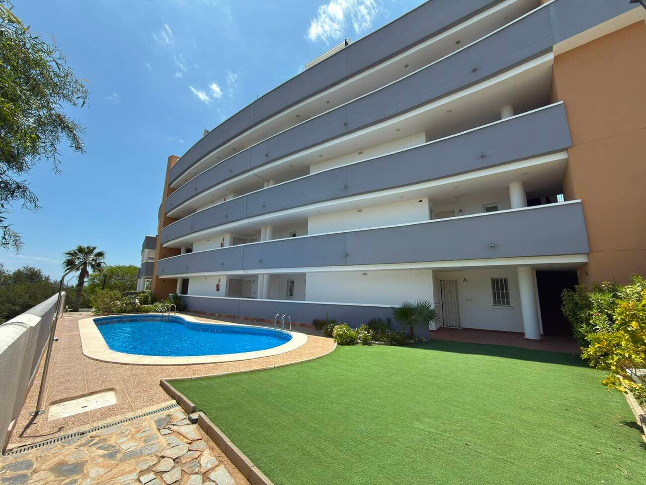 2 bed Middle Floor Apartment in Villamartin