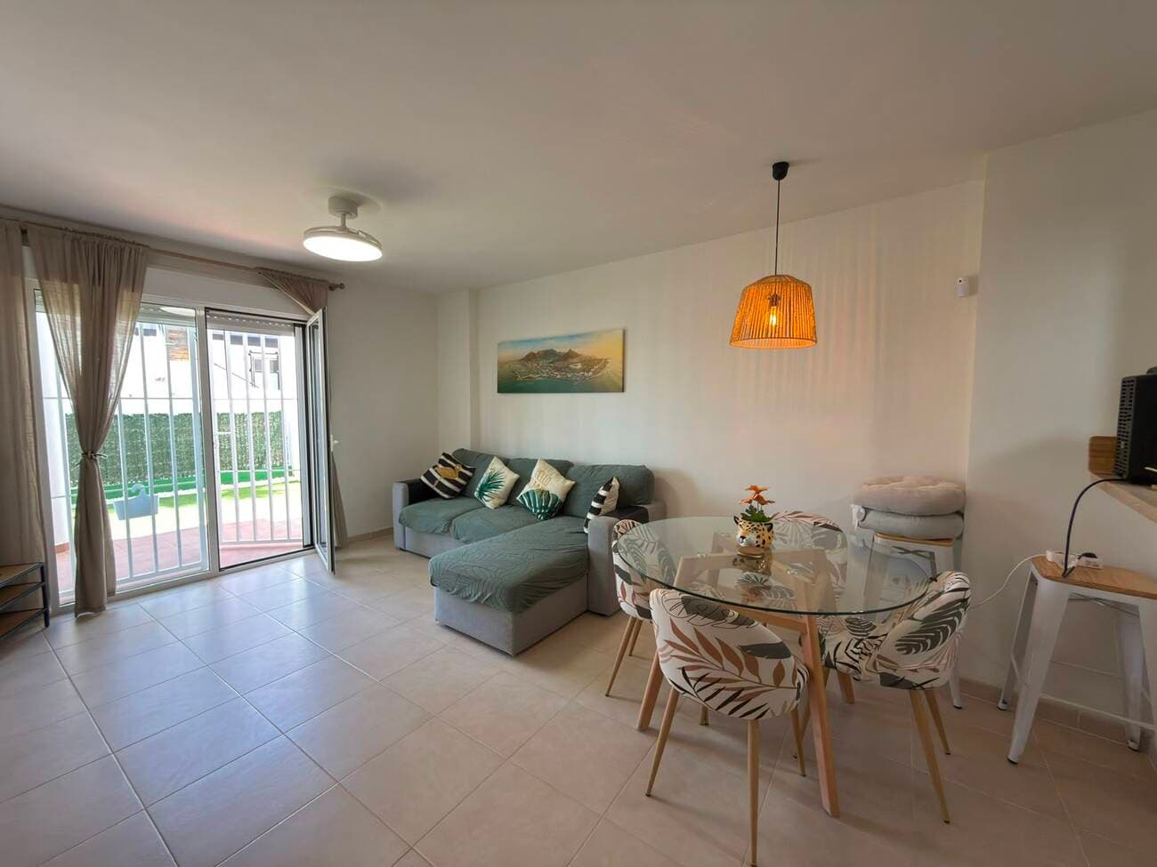 2 bed Middle Floor Apartment in Villamartin