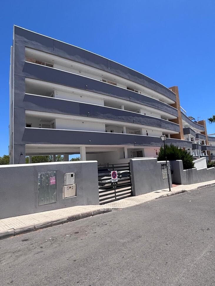 2 bed Middle Floor Apartment in Villamartin