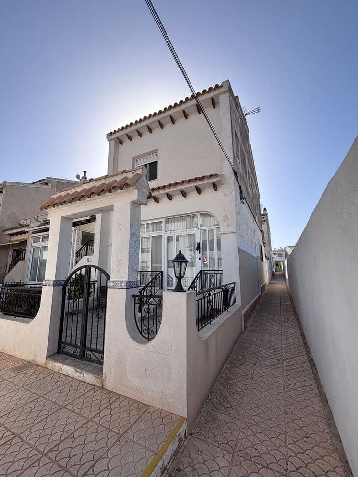 Adosada de 2 dormitorios en Villamartin - 1