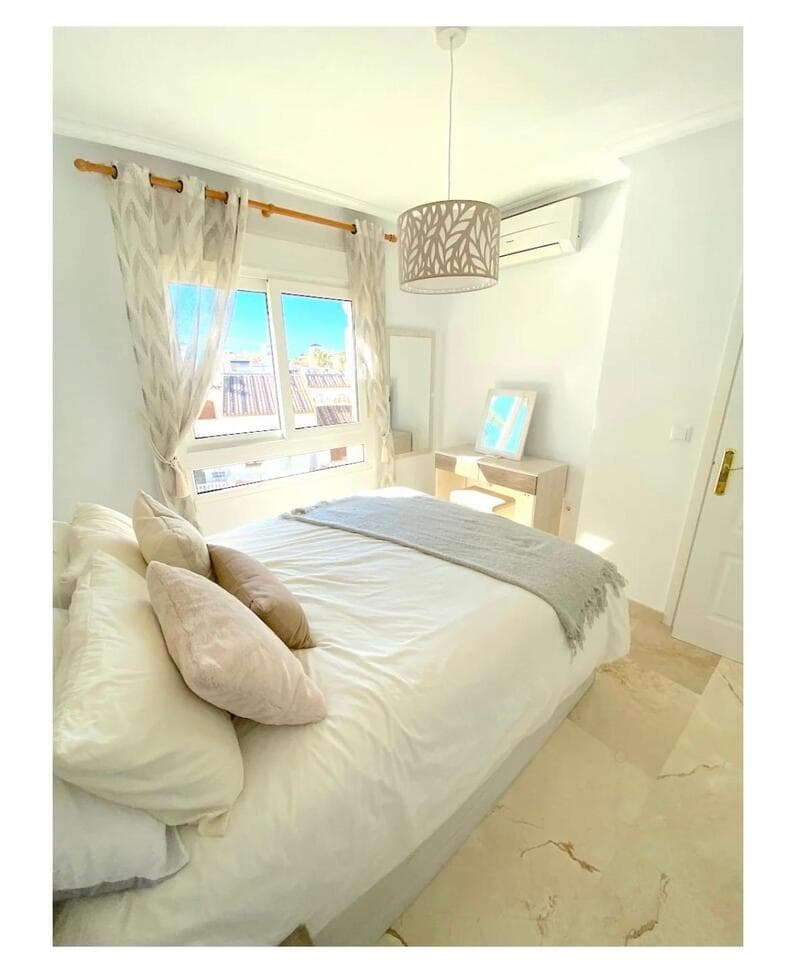 Tussenverdieping Appartement met 2 slaapkamers in Playa Flamenca - 11