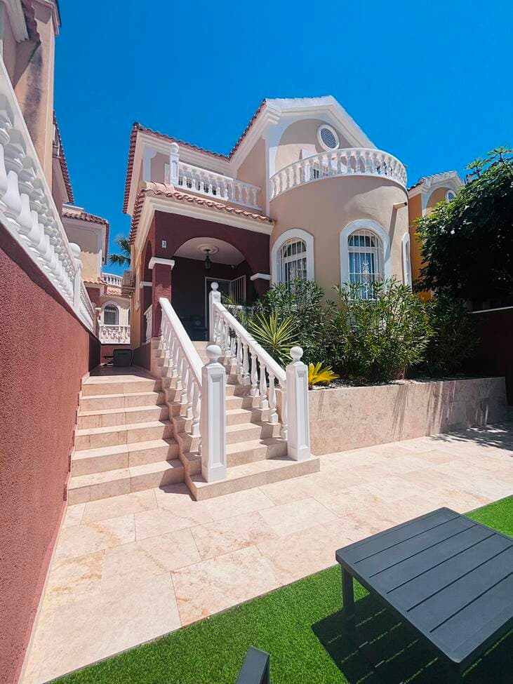 Villa - Chalet de 3 dormitorios en Orihuela Costa - 2