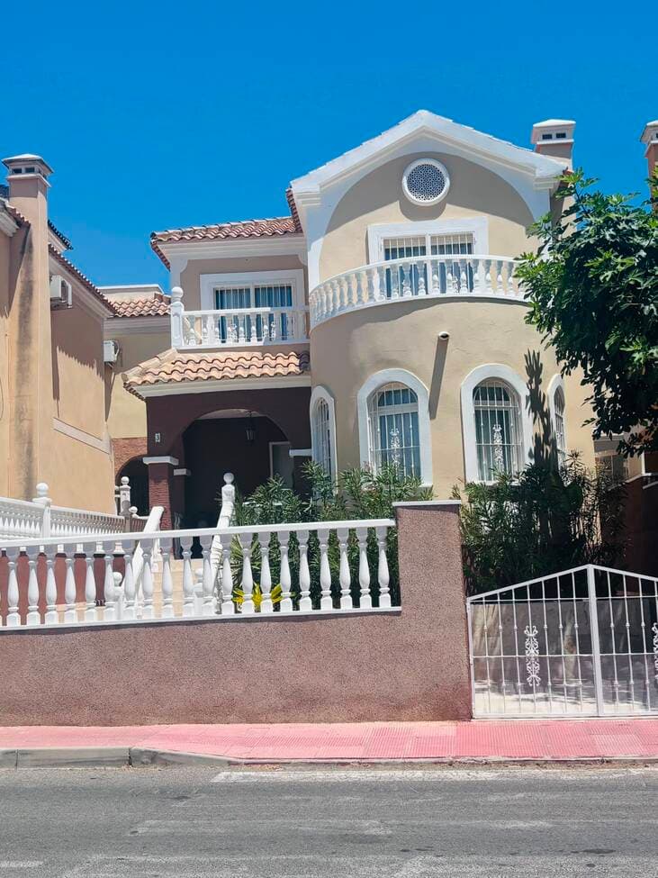 Villa - Chalet de 3 dormitorios en Orihuela Costa - 1