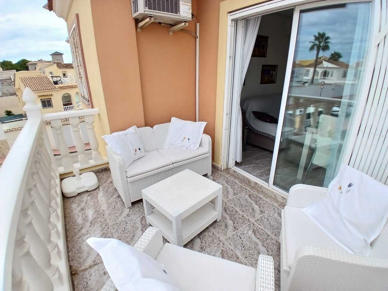 Apartamento Planta Media de 3 dormitorios en Villamartin - 2