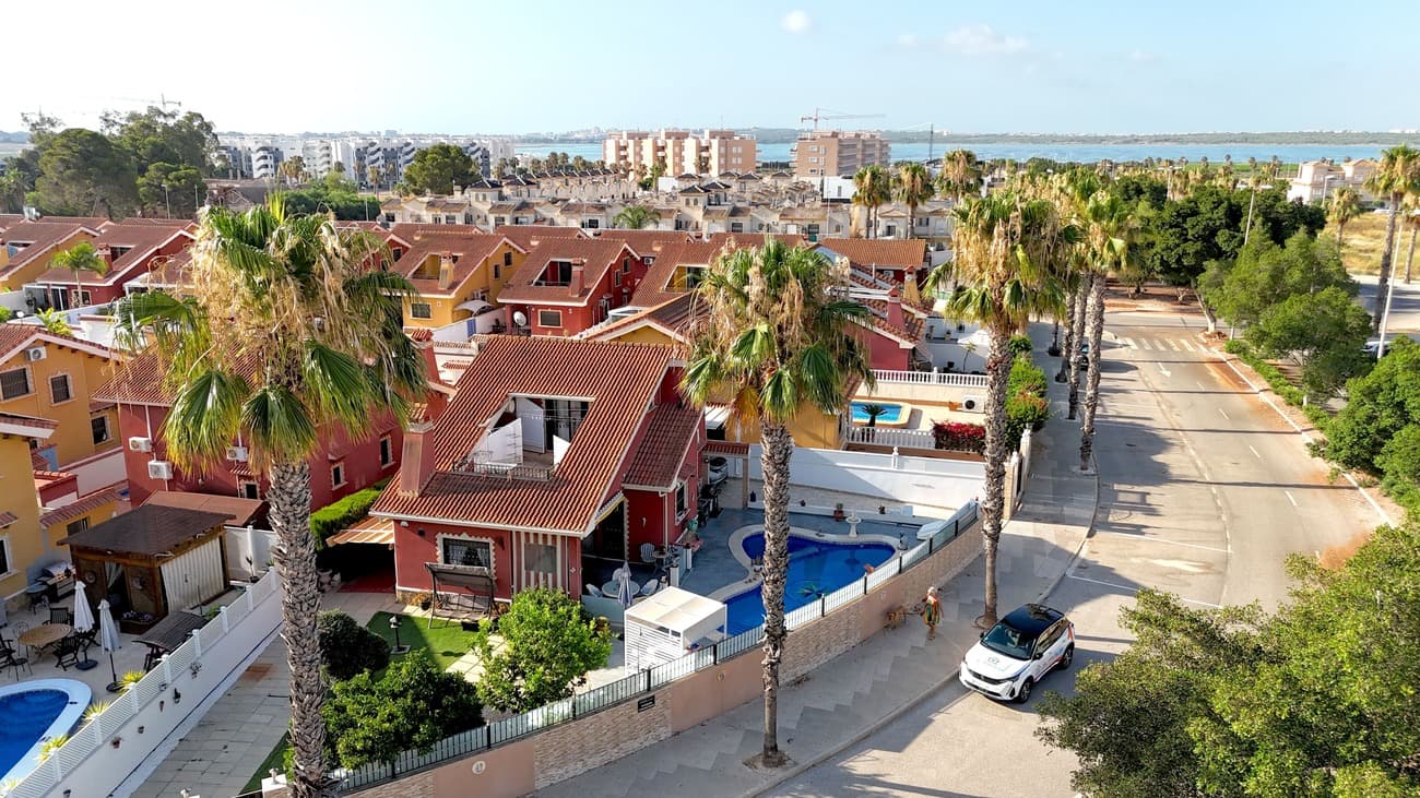 3 bed Villa in El Raso - Guardamar - 2