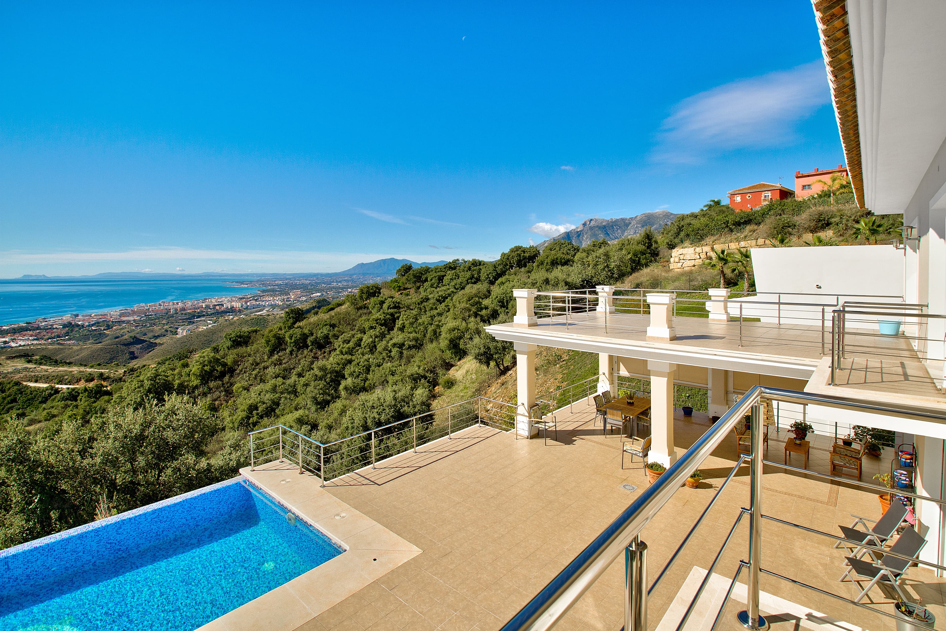 5 bed Detached Villa in Los Monteros