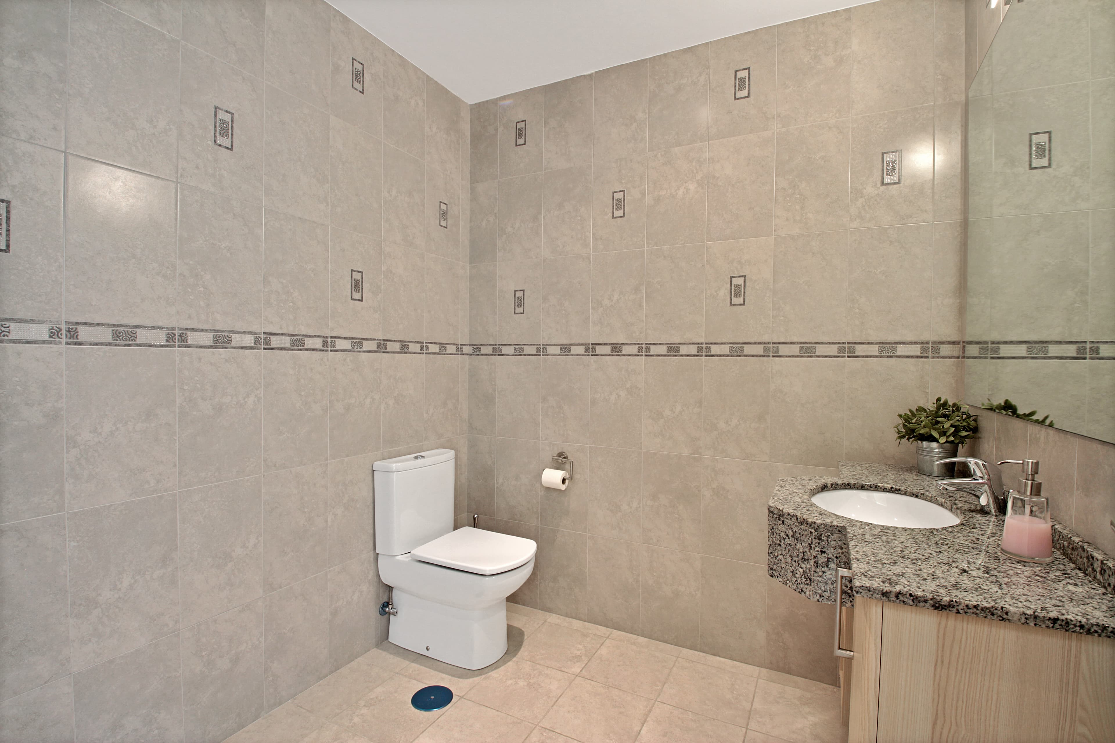 5 bed Detached Villa in Los Monteros