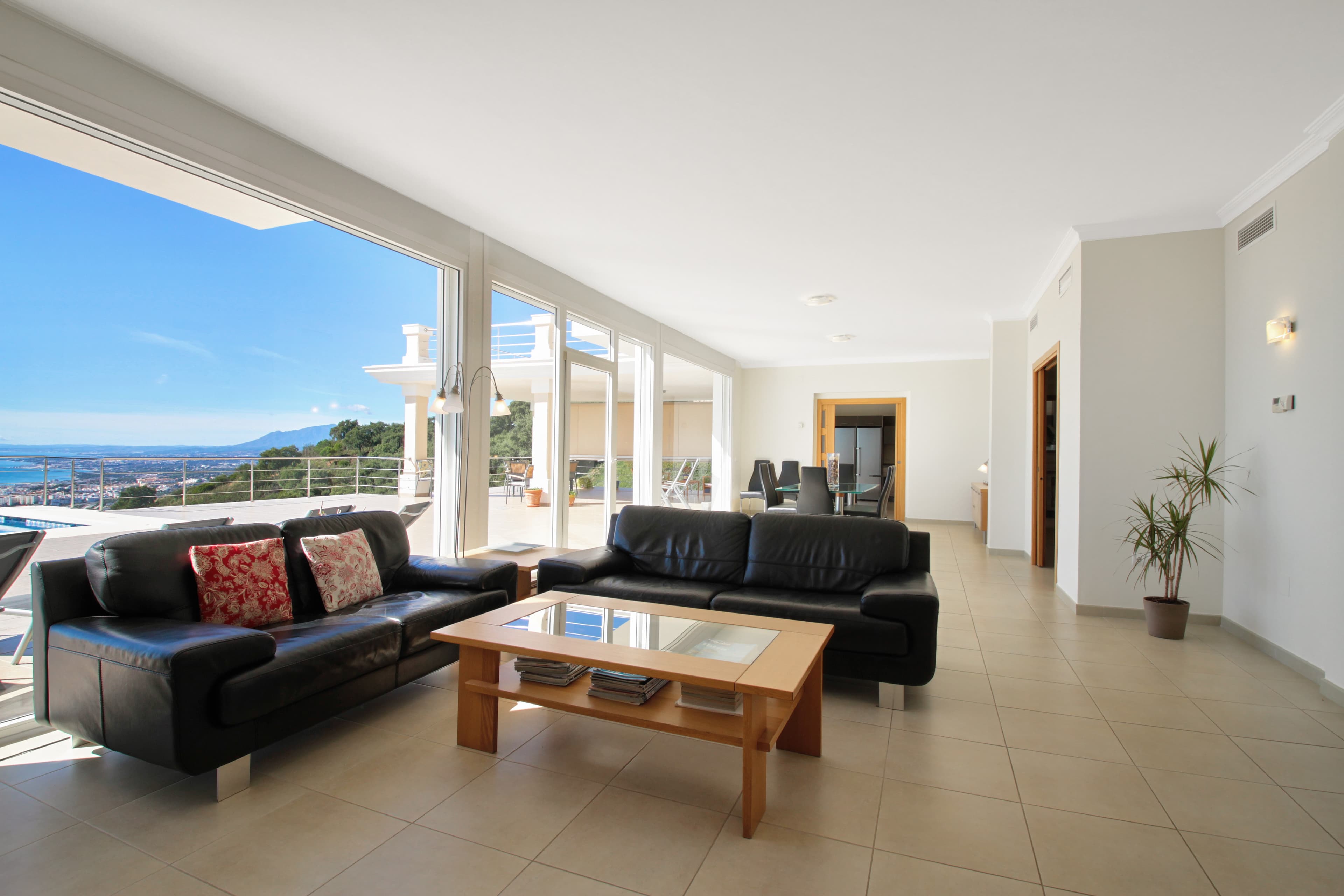 5 bed Detached Villa in Los Monteros