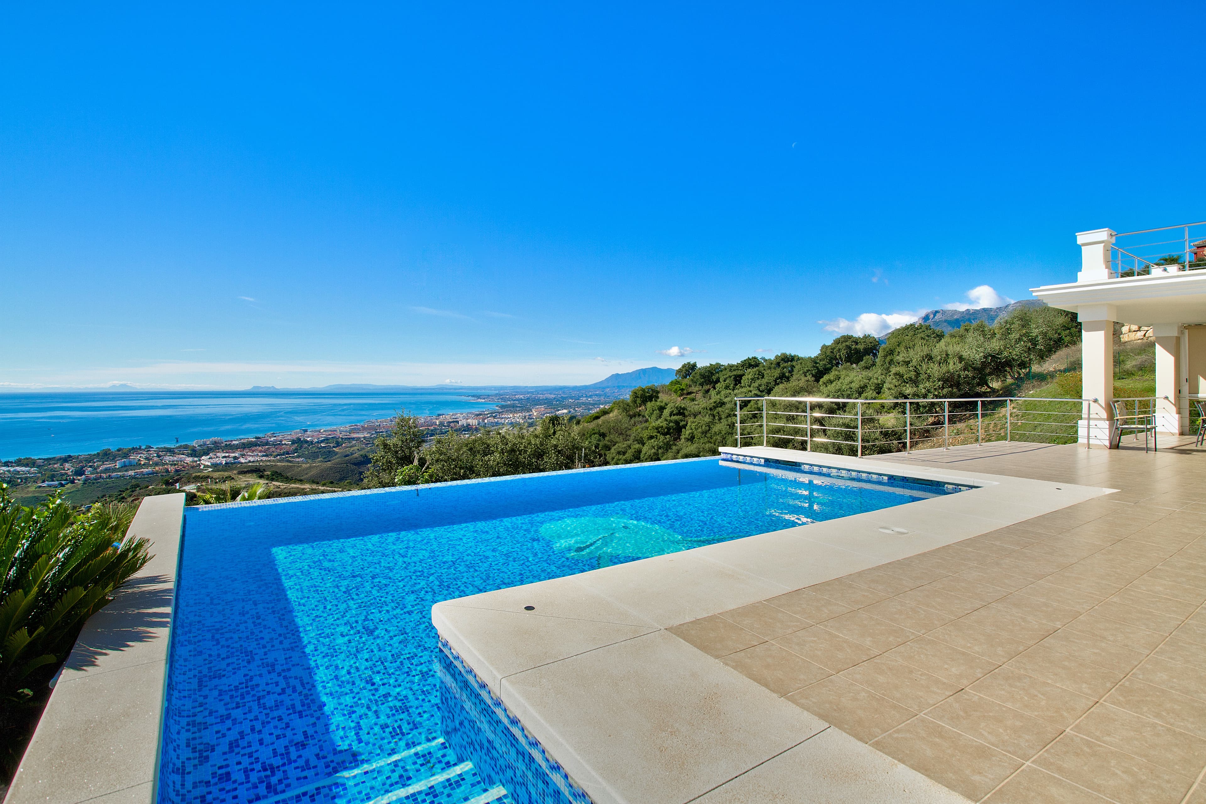 5 bed Detached Villa in Los Monteros