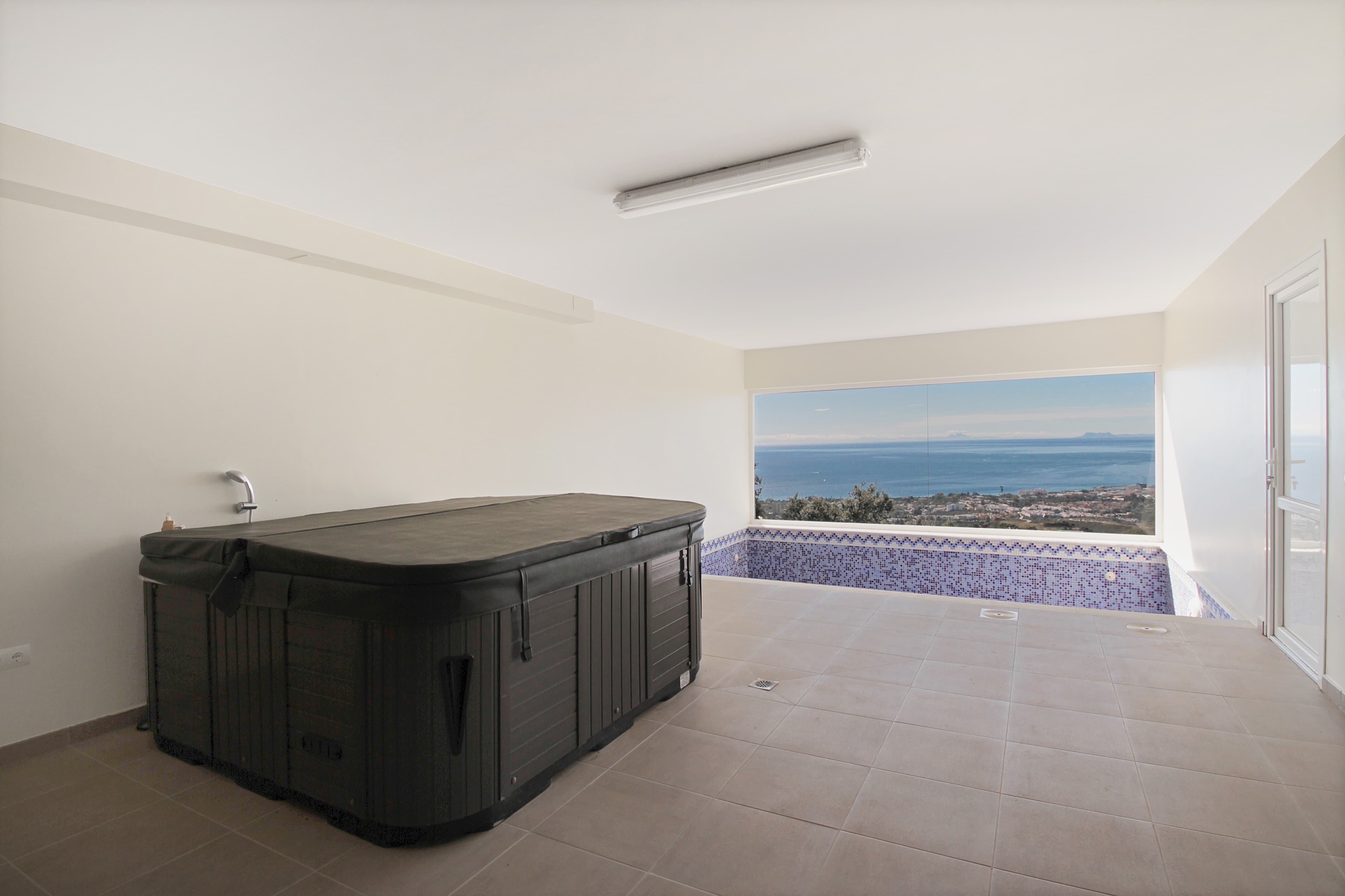 5 bed Detached Villa in Los Monteros