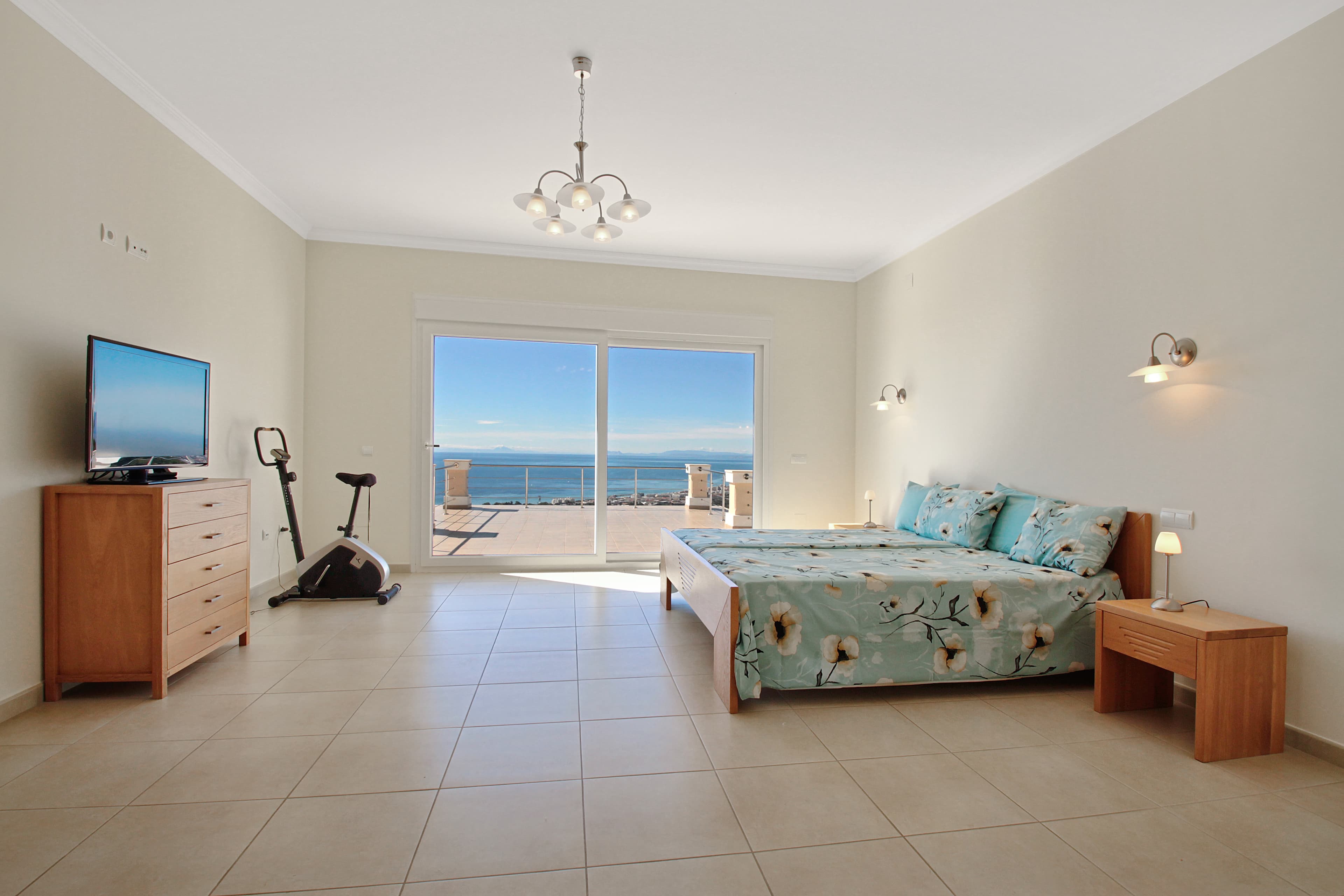 5 bed Detached Villa in Los Monteros