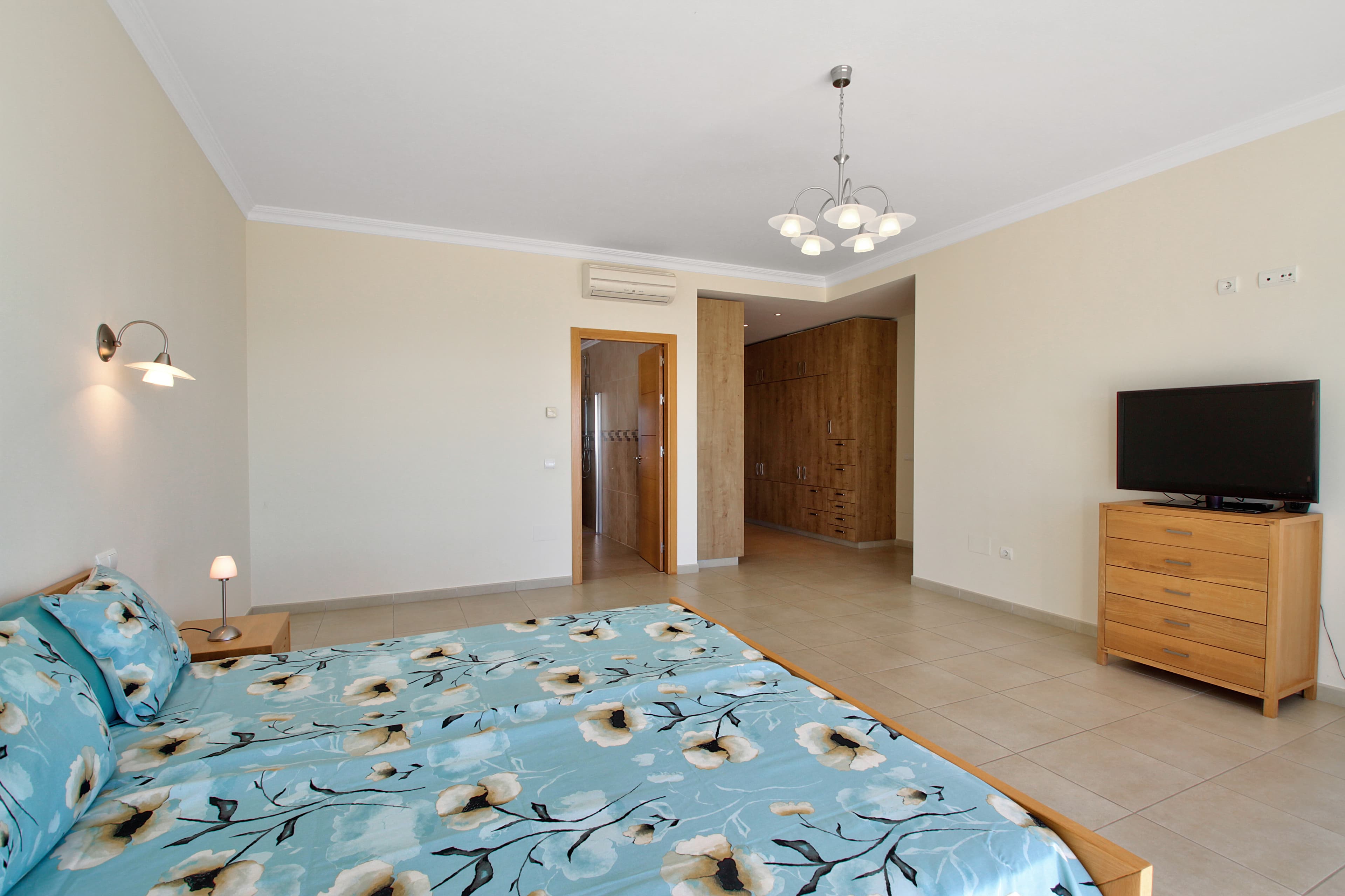 5 bed Detached Villa in Los Monteros