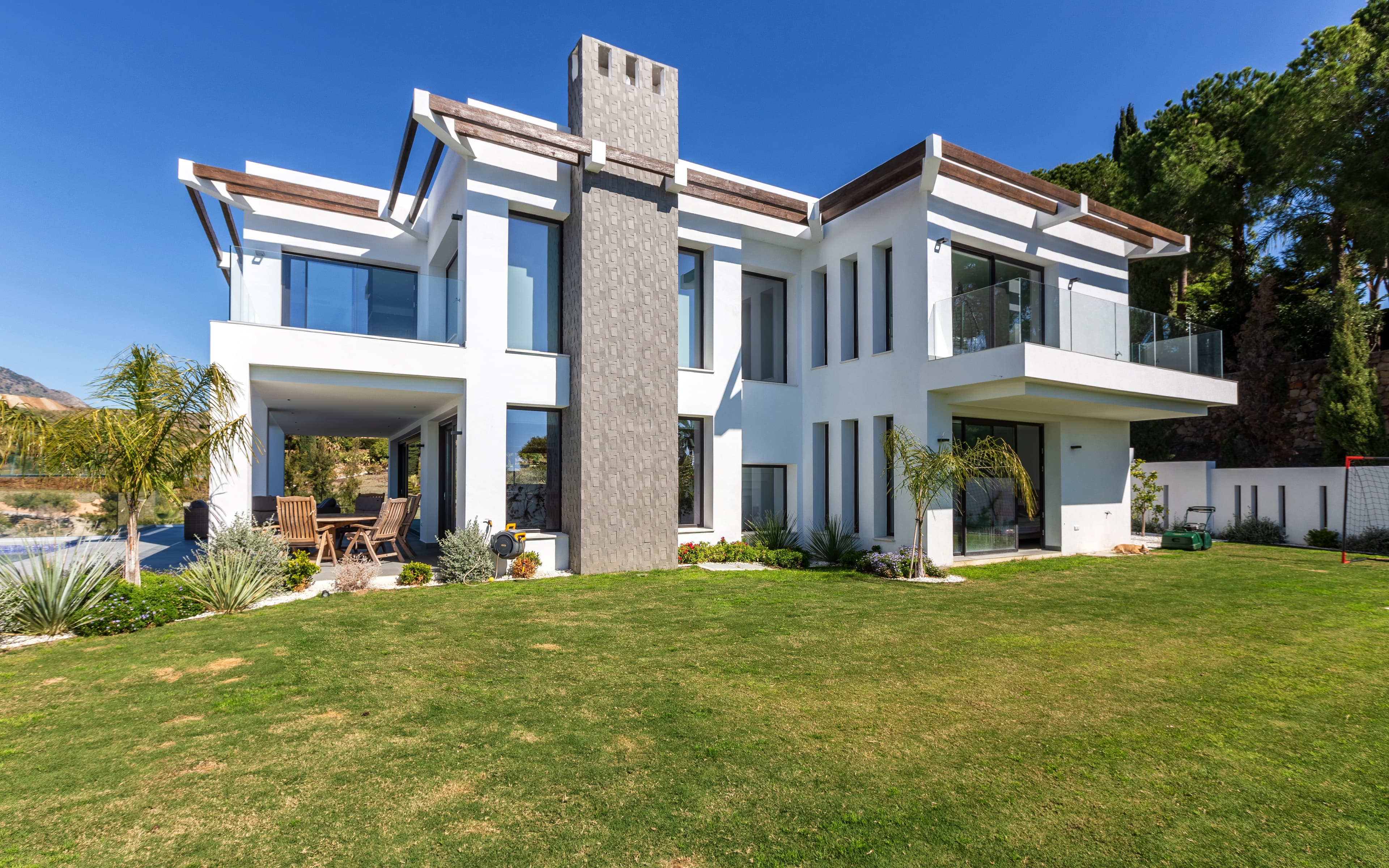 6 bed Detached Villa in El Paraiso