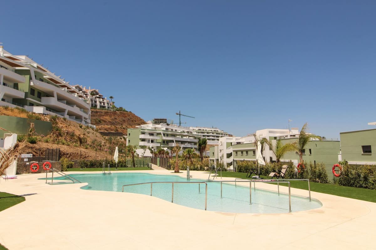 2 bed Middle Floor Apartment in La Cala de Mijas