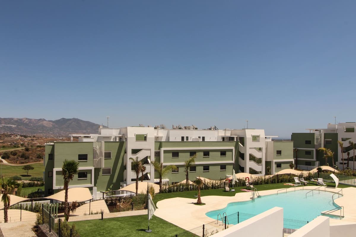 2 bed Middle Floor Apartment in La Cala de Mijas
