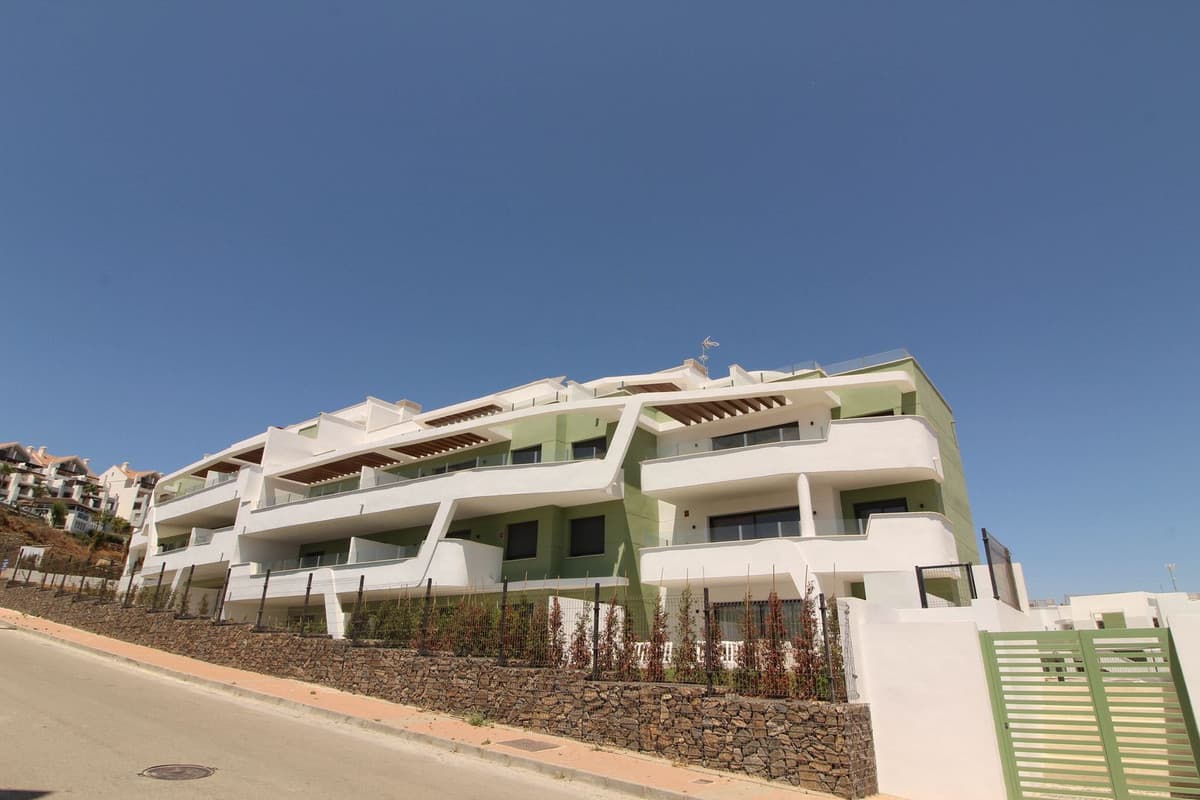 2 bed Middle Floor Apartment in La Cala de Mijas
