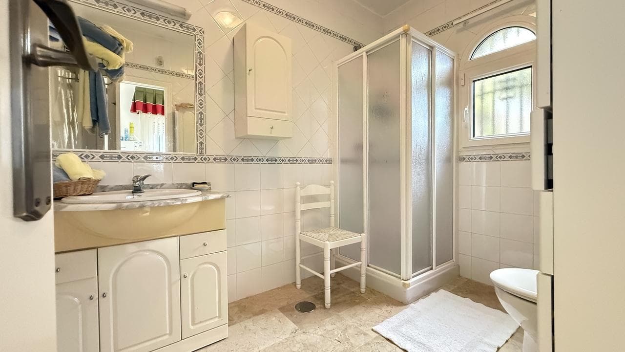 Villa - Chalet de 5 dormitorios en Dehesa de Campoamor - 28