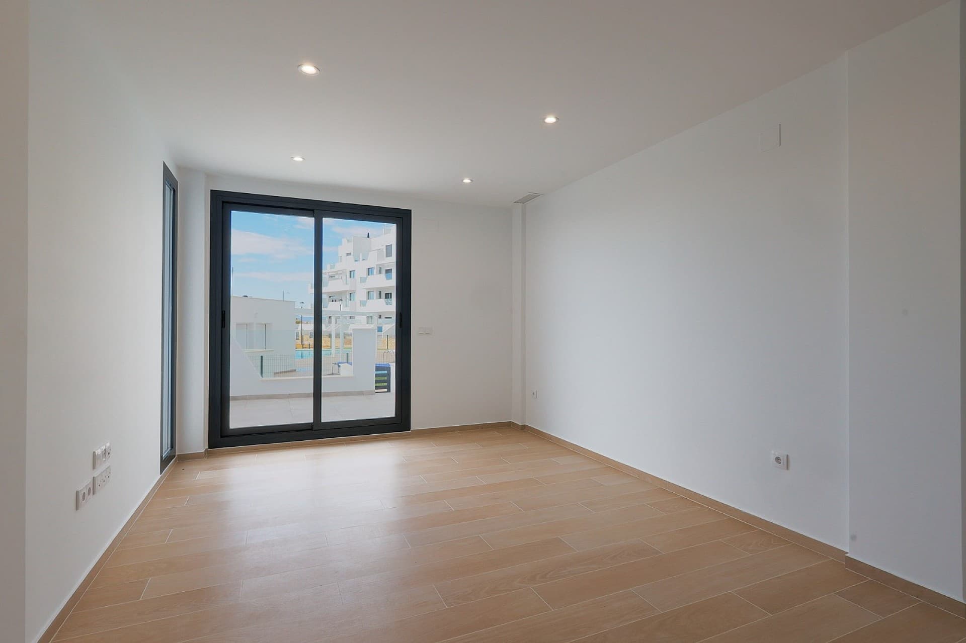 Apartamento Planta Media de 2 dormitorios en Santa Rosalia Lake and Life Resort - 9