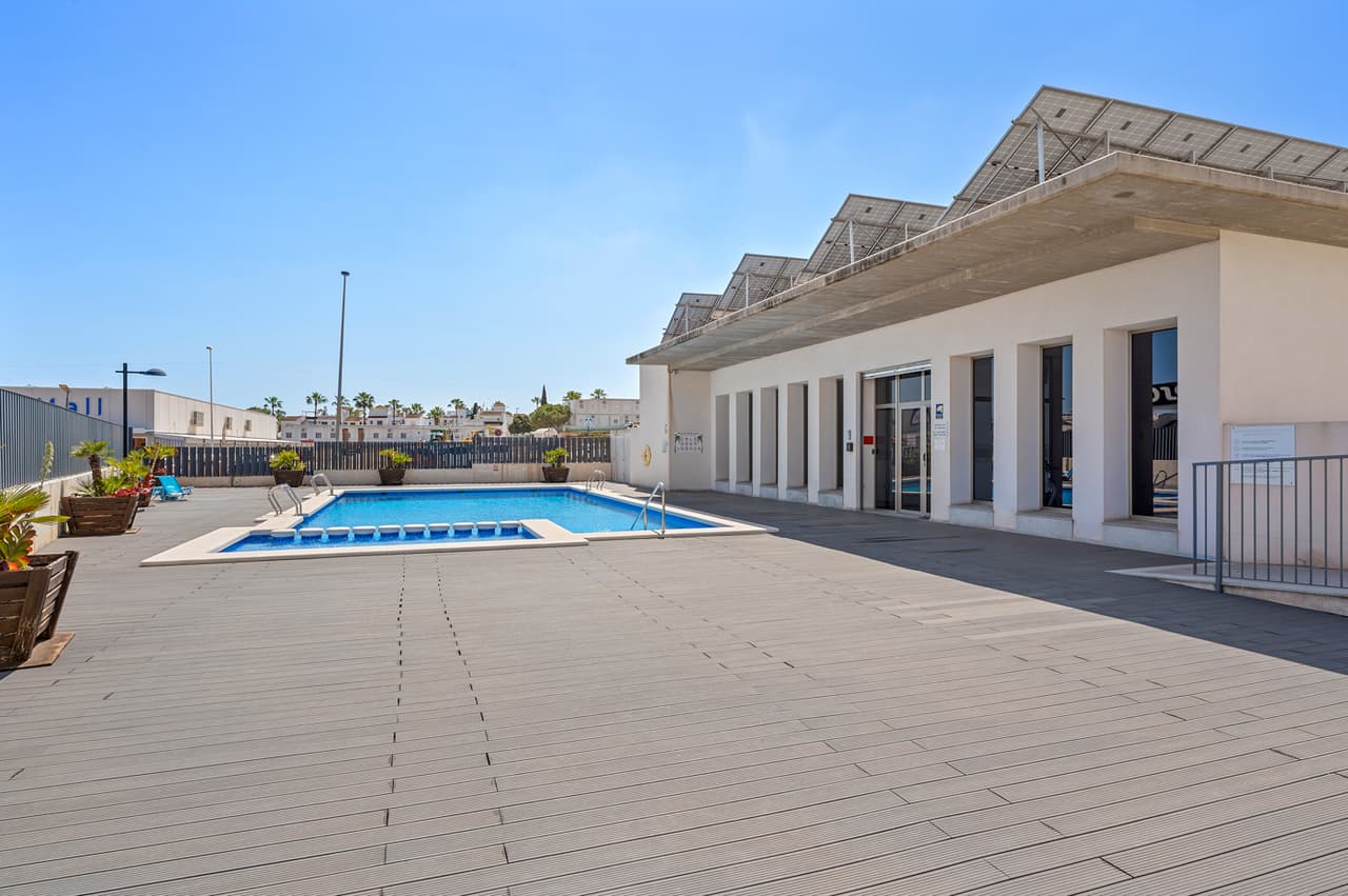 2 bed Middle Floor Apartment in Los Dolses - 32