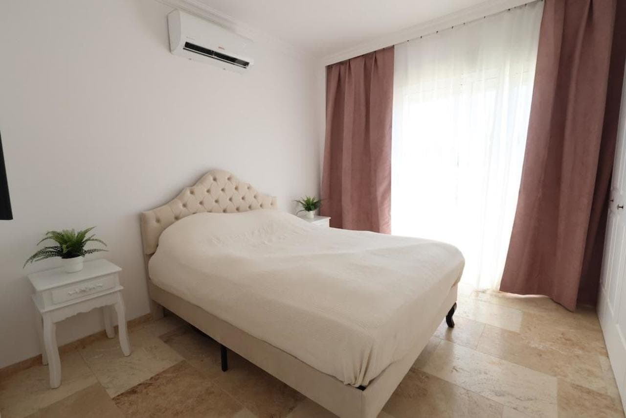 3 bed Detached Villa in Villamartin - 9