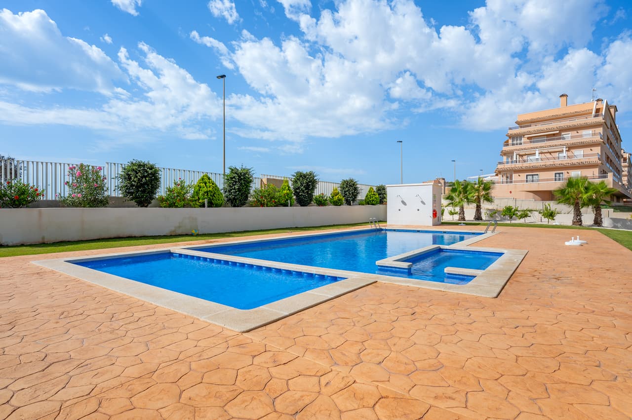 Apartamento Planta Media de 2 dormitorios en Villamartin - 28