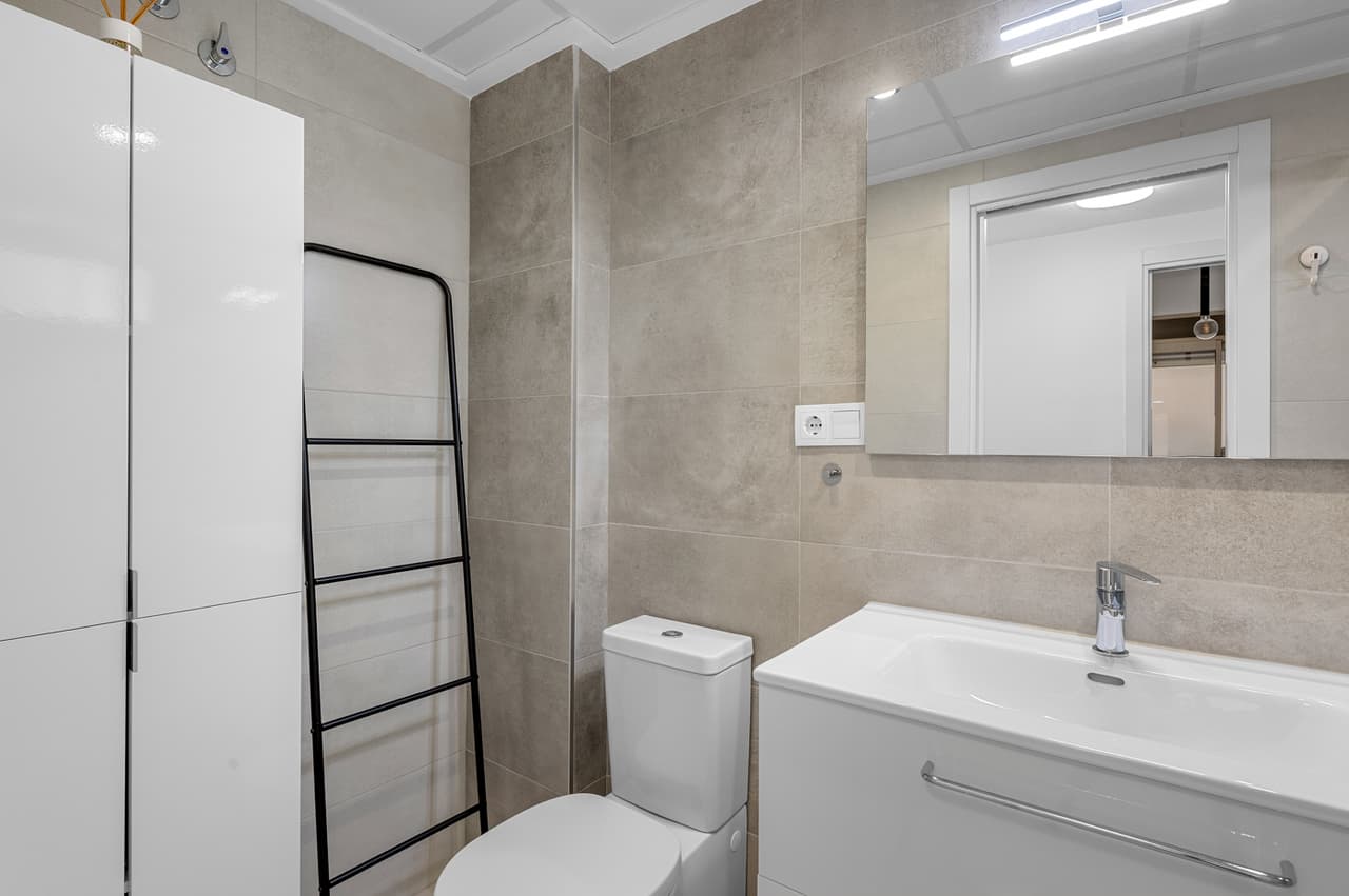 Apartamento Planta Media de 2 dormitorios en Villamartin - 21