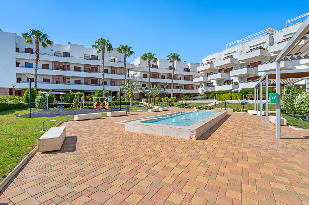 Tussenverdieping Appartement met 2 slaapkamers in Cabo Roig - 32