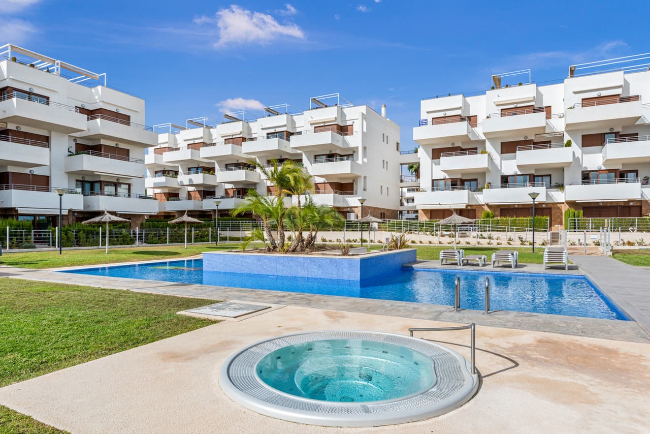 Tussenverdieping Appartement met 2 slaapkamers in Cabo Roig - 10