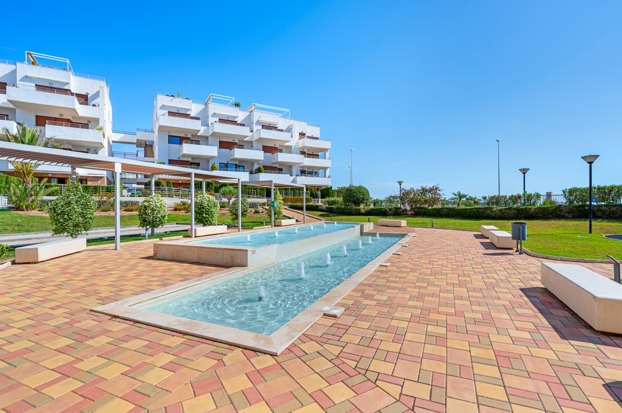 Tussenverdieping Appartement met 2 slaapkamers in Cabo Roig - 33
