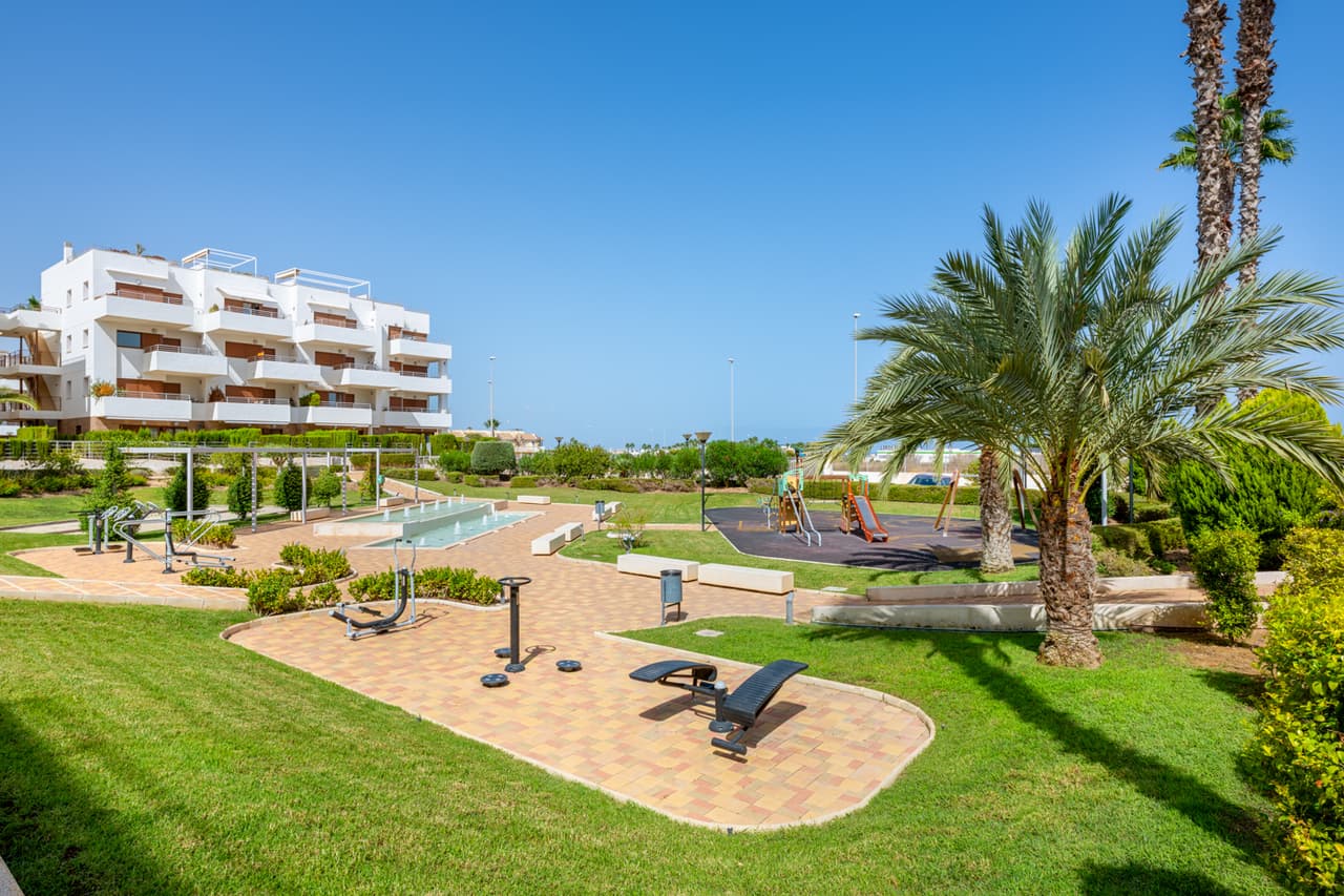 Tussenverdieping Appartement met 2 slaapkamers in Cabo Roig - 37