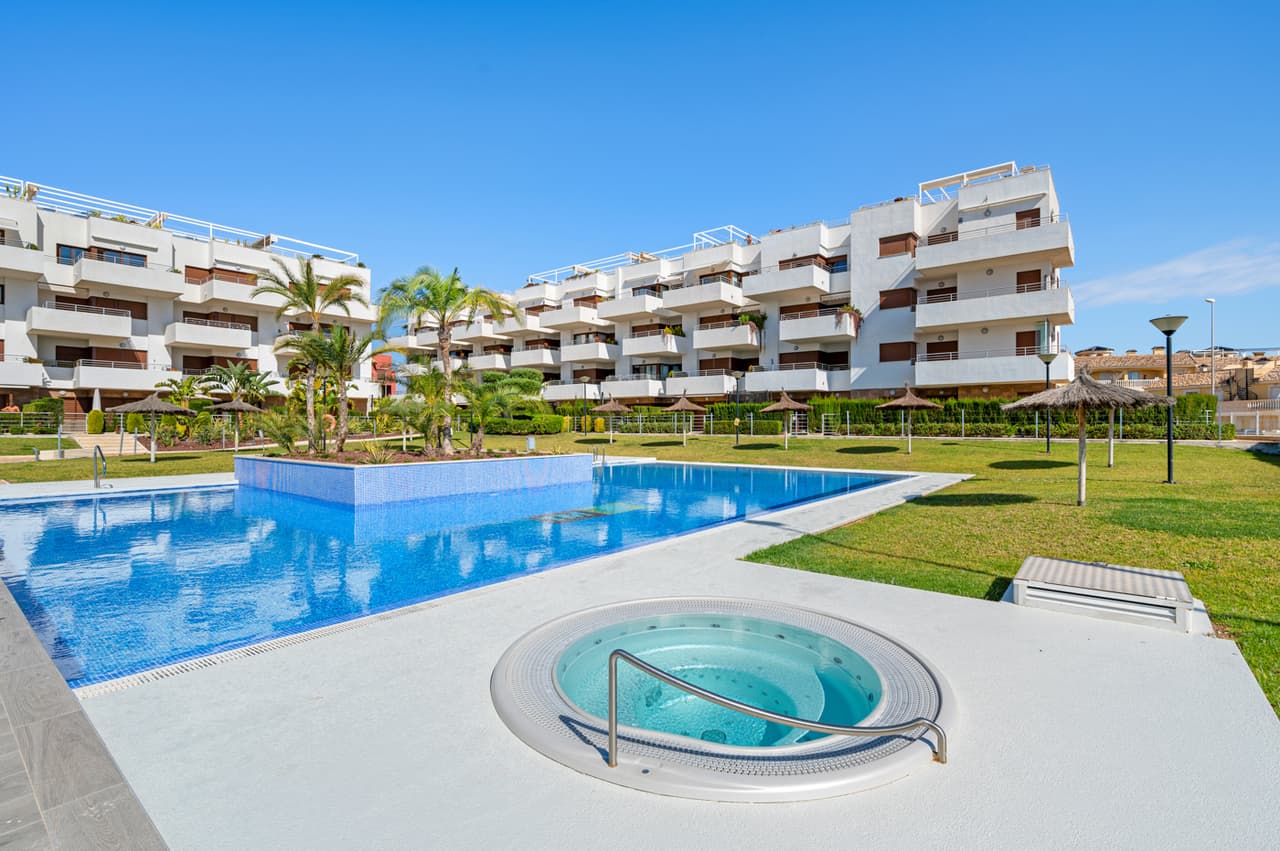 Tussenverdieping Appartement met 2 slaapkamers in Cabo Roig - 38