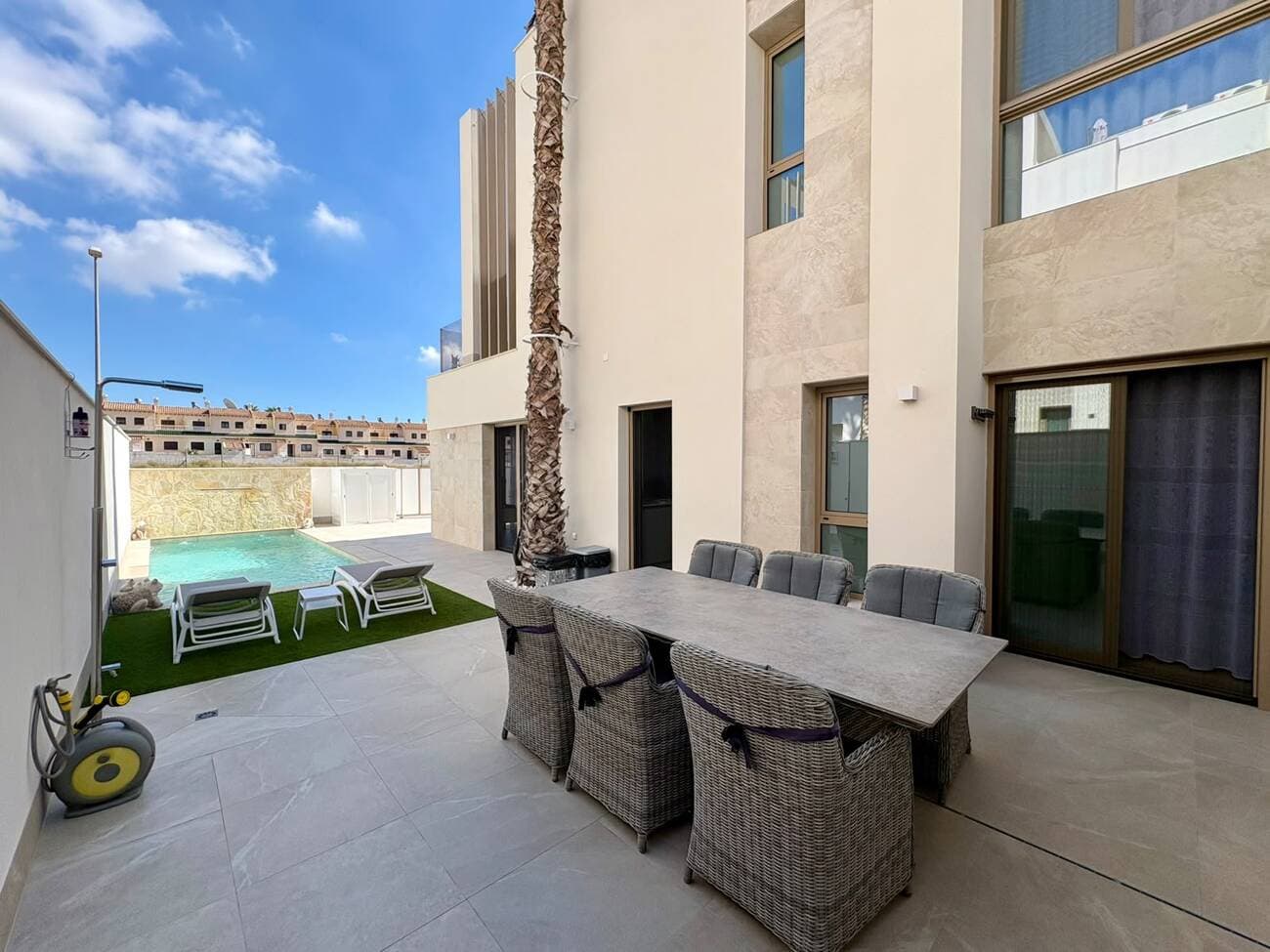 3 bed Semi-Detached House in Rojales - 4