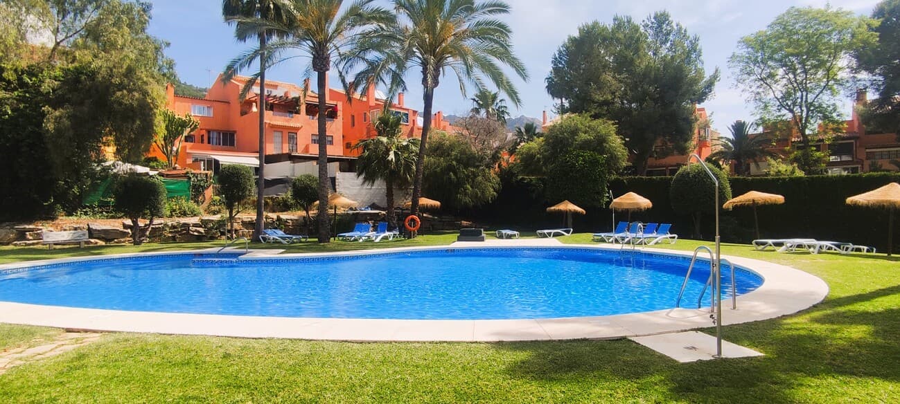 2 bed Middle Floor Apartment in Marbella - 1