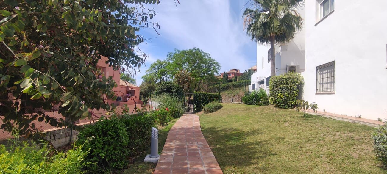 2 bed Middle Floor Apartment in Marbella - 24