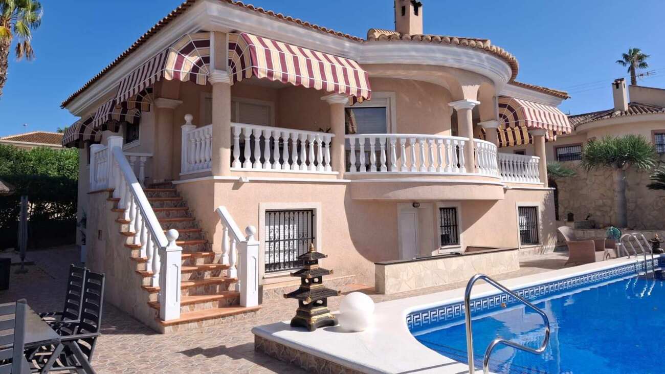 4 bed Detached Villa in Rojales - 1
