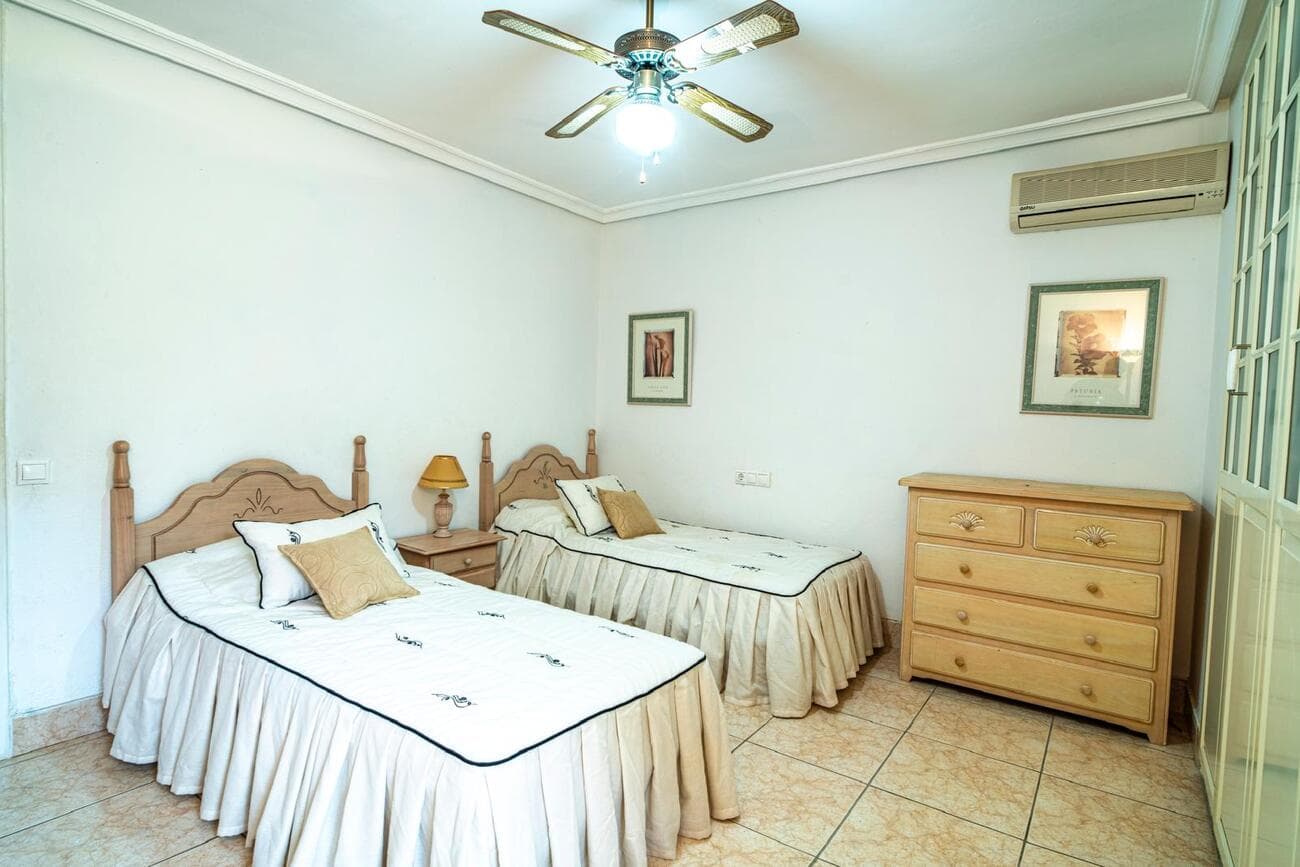 Villa - Chalet de 4 dormitorios en Orihuela - 23
