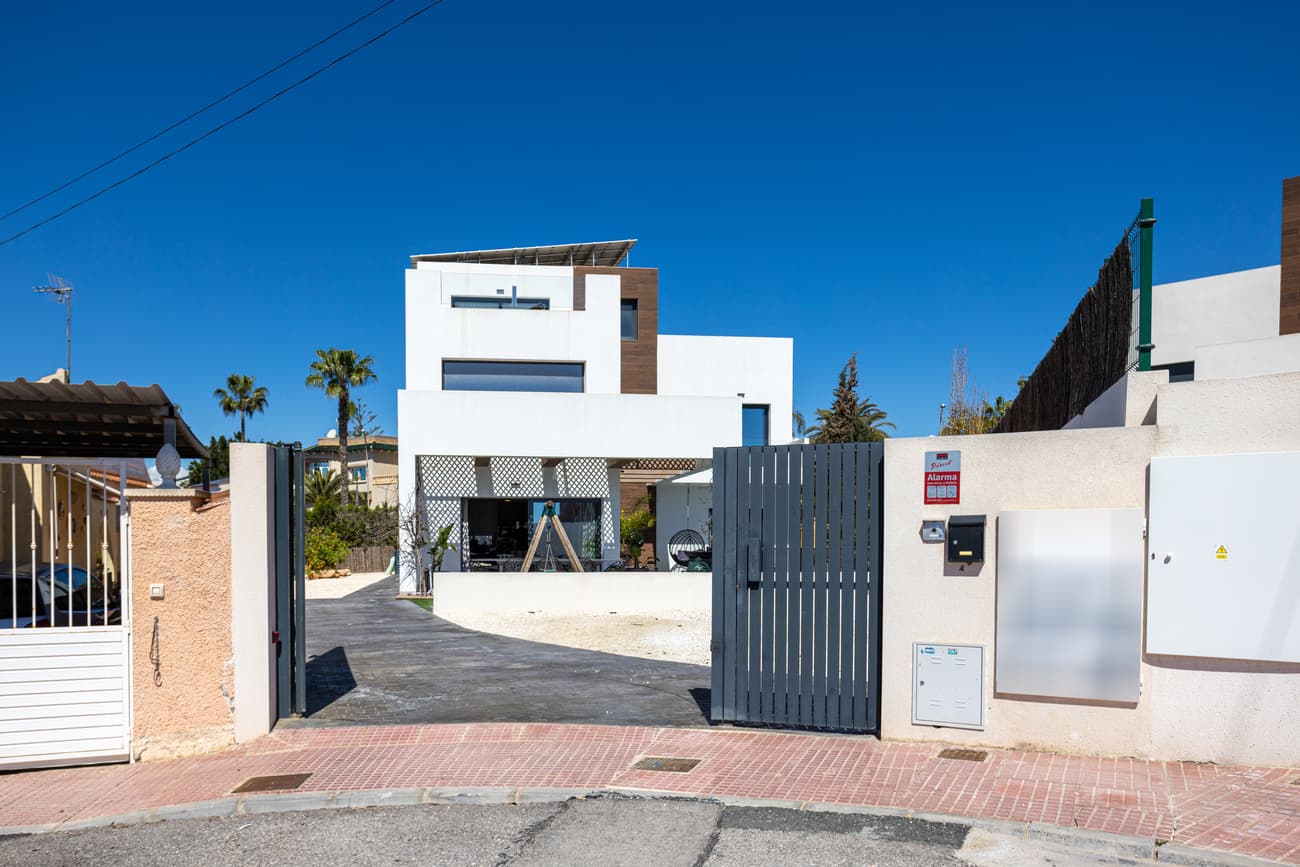 Vrijstaande Villa met 4 slaapkamers in Ciudad Quesada - 12