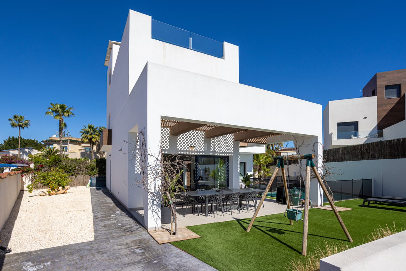 Vrijstaande Villa met 4 slaapkamers in Ciudad Quesada - 2