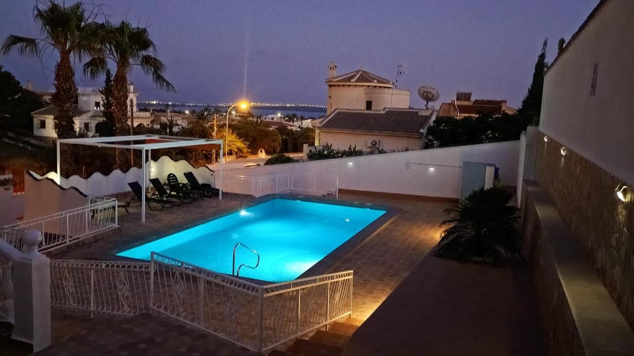 Vrijstaande Villa met 4 slaapkamers in Ciudad Quesada - 15